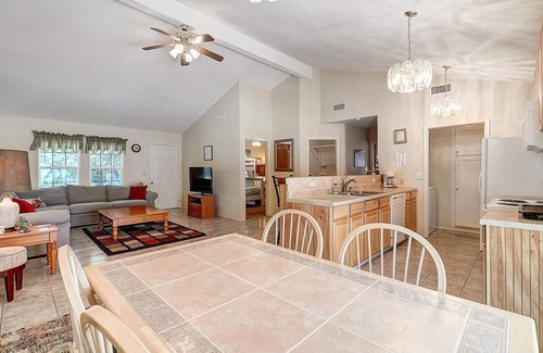 Rockport House | Private deck, boat parking, 2 bedroom 2 bath coastal cottage in Holiday Beach