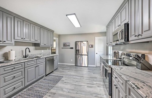 Rockwell House | Private Dock and Deck Lakefront Hot Springs Home!