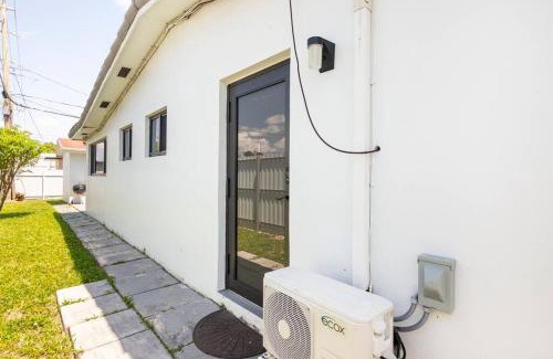 Westchester Apartment | Private Double Room Near Miami Clinics