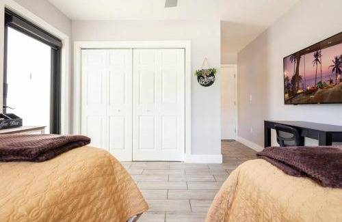Westchester Apartment | Private Double Room Near Miami Clinics