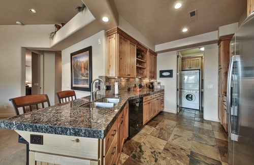 Lava Falls House | Private Entrada Biking/Hike Trails Nearby