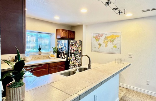 Northeast Colorado Springs Apartment | Private EntranceModern&Cozy Central BlissKing Villa55" 4k RokuFull Kitchen