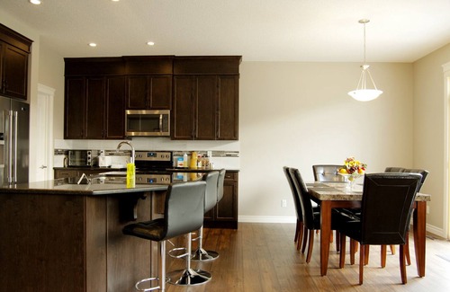 Symons Valley House | ✿Private Family House✿ Modern | Shopping | Mountain Gateway And A/C.