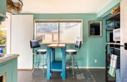 Sunset Park Apartment | Private fenced 1BR w/yd. Pets ok. Santa Monica Venice