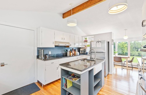 Dublin House | Private Field House - Spacious 4 Bedroom Home