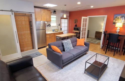 Van Nuys House | Private full guest house 30 days or more ONLY!