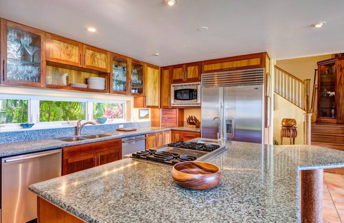 Waimanalo House | PRIVATE, GATED ESTATE steps away from the beach - and paradise!