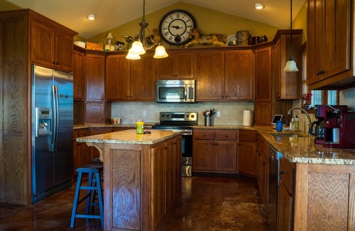 Jones Mills House | Private getaway, new, overlooking Hot Springs 270 east. Temporary housing rates