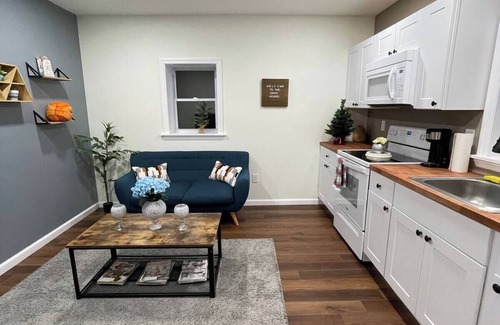 Grenloch House | Private Guest -Tiny and Cozy house, Small Street with pacefuls neigh