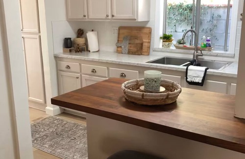 Burbank House | Private Guest House near studios