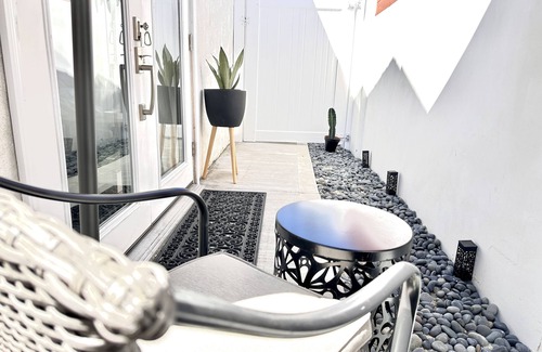Burbank House | Private Guest Quarter for 1 guest with own Patio & Bathroomnn