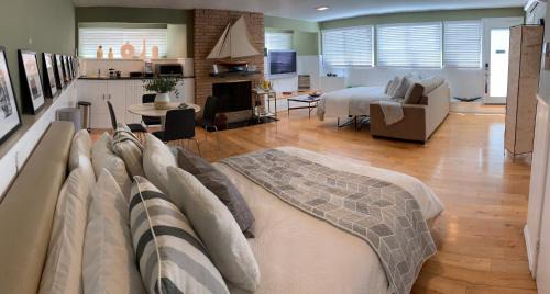 Beverlywood Apartment | Private Guest Suite in West Los Angeles
