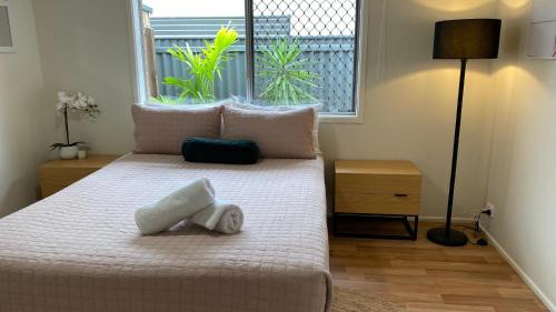 Warana House | Private Guesthouse - Pet friendly - Walk to Beach