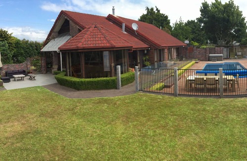 Pyes Pa House | Private haven for playful rest, pool, 3 unique dwellings, suits 12 guests
