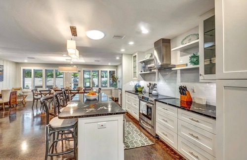 Saint Armands Key House | Private Heated Pool, walk to St Armand's! Perfect for families!