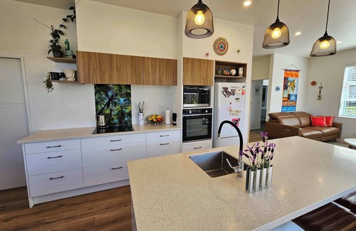 Waikawa Bay House | Private Hideaway with Beach & Marina Access