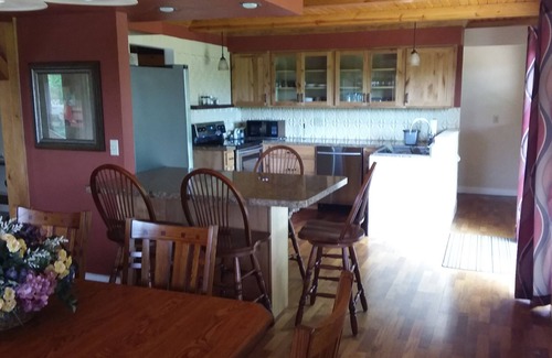 Plymouth House | Private home on twenty wooded acres.