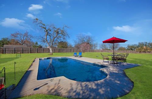 Kyle House | *Private Hot Spa*, Pool, Ranch Estate, Countryside