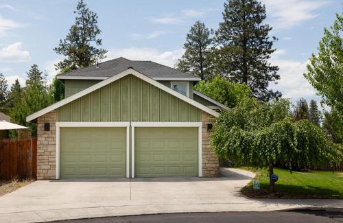 Boyd Acres House | Private Hot-Tub- 3 BDR for 8 Pet's OK