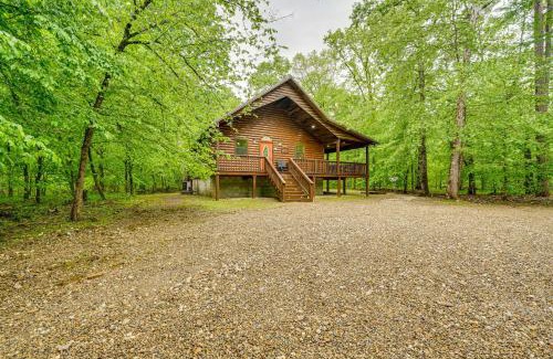 Broken Bow House | Private Hot Tub and Deck Woodsy Broken Bow Retreat