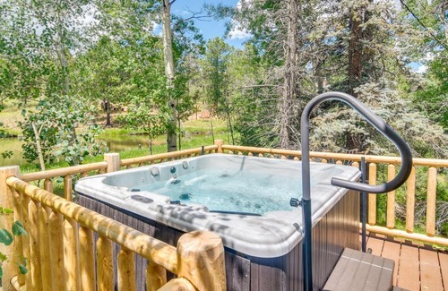Green Valley House | Private Hot Tub and Pond Conifer Log Cabin