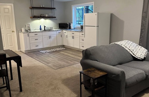 Mill Plain Apartment | Private Hot Tub, Charming 1-bedroom apartment in delightful Vancouver with WiFi