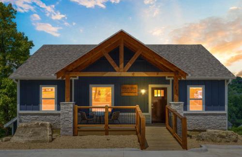 Branson House | Private Hot Tub, New Home in Trophy Run, Cmty Outdoor Pool, Free Daily Tickets to Local Attractions!