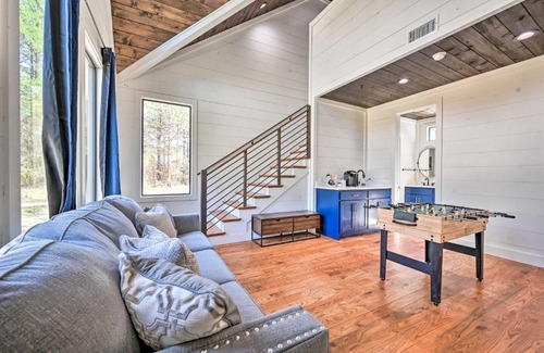 Hochatown House | Private Hot Tub, Outdoor Fireplace Broken Bow Gem