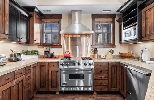 North Park City Ski Chalet | Private Hot Tub Ski-In-Out Park City Condo. Free shuttle to PCMR/Deer Valley