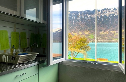 Boenigen House | Private House. Directly on Lake Brienz. Garden & BBQ. Amazing Views. Sleeps 10