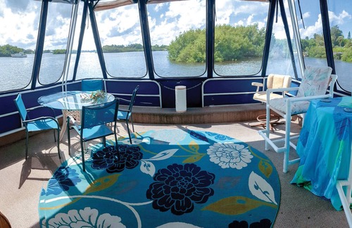 Nokomis Boat Rental | Private Houseboat, Waterfront, Pool, Incredible fishing, Come Relax!