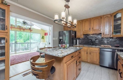 Ashley Oaks House | Private Knoxville Oasis