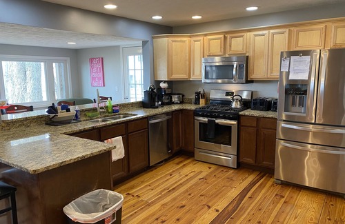 Geneva-on-the-Lake House | Private Lake Access | Pet Friendly | Wi-Fi & Cable | A/C | Fire Pit | Wineries