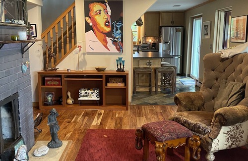 Roseville House | Private Lake Home Convenient To Everything