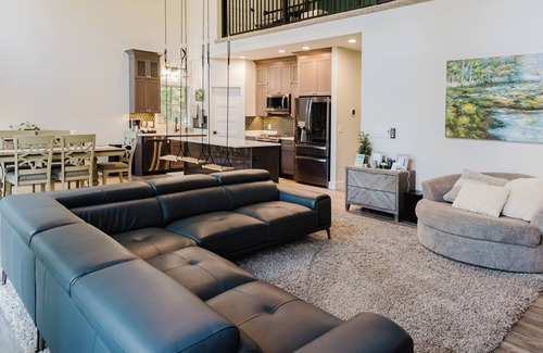 West Baden Springs Cabin | Private Lakehouse getaway with all modern comforts.