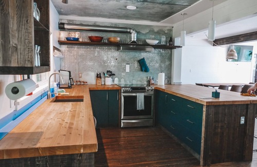 Okanagan-Similkameen House | Private Lakefront Beach House off Naramata Bench