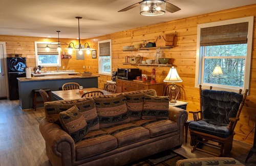 Kincheloe Cabin | Private lakefront cabin on beautiful Munuscong Bay