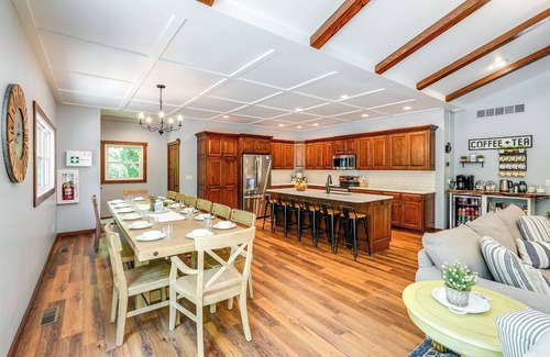 Sandyville Cabin | Private Lakeside Cottage | Family Vacation Perfection | 4-6 BR | up to 20