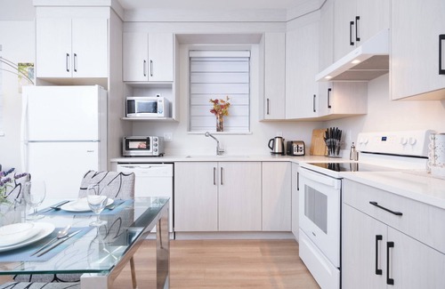 Willoughby House | Private Langley Suite Near Shops, Dining & Transit