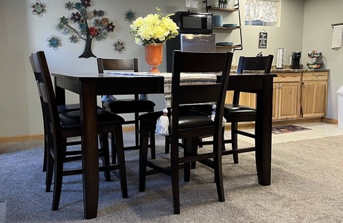 Otterbien Home House | Private Large Suite, cozy, quiet & close to I-75