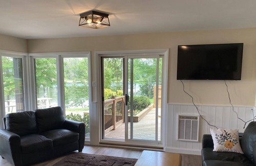 Mapleton House | Private Lower Lakehouse/Cottage on Conestogo Lake