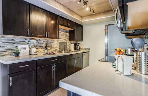 South Scottsdale House | Private Lux Modern 2BR Townhome in the ❤️️ of Scottsdale! Wifi, Hulu+, Parking
