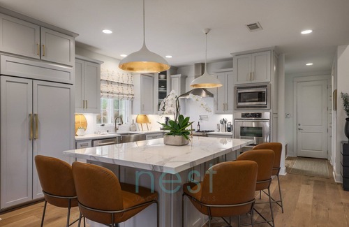 Woodhaven House | PRIVATE LUXURY HOME! 4mi to Downtown |4 Bedrm | 3 Bath | Sleeps 8