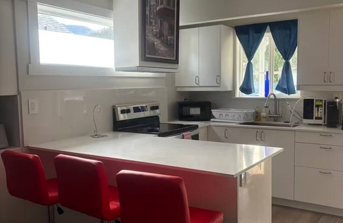 Hope Cottage | Private Luxury Relaxing HOME w BBQ & Gas Fire-pit