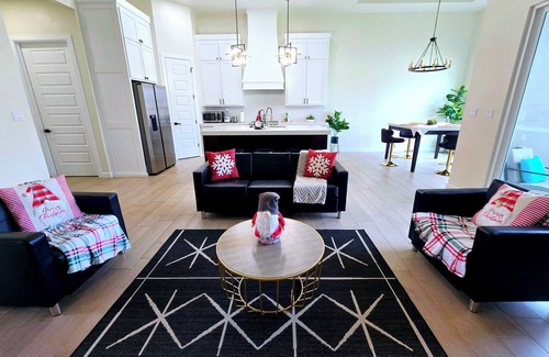 McAllen House | Private Luxury Resort Living