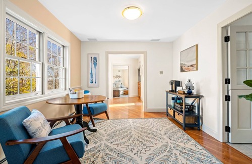 West Mystic House | Private Luxury Retreat <1 Mile to Downtown - Near Seaport & Aquarium - 5000sqft
