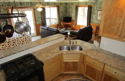 Stanley Cabin | Private Luxury River Cabin on the Bank of the Shenandoah River