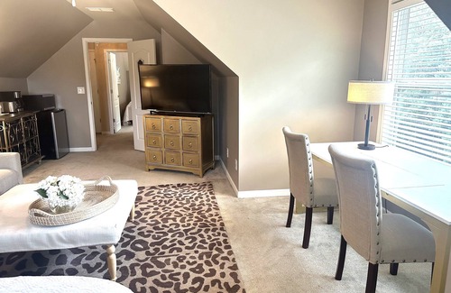 Dacula House | Private Luxury Suite 2 Bed 1 Bath w/LR and Kitchenette! Remote Workspace