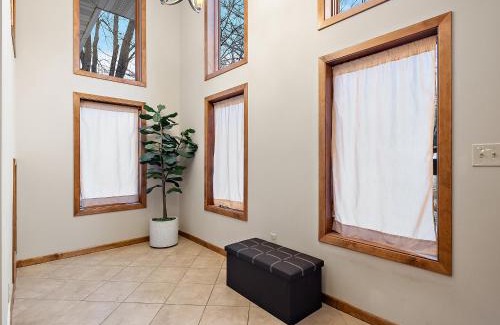 Plymouth House | Private Master Suite in house - 14 miles To Downtown Minneapolis
