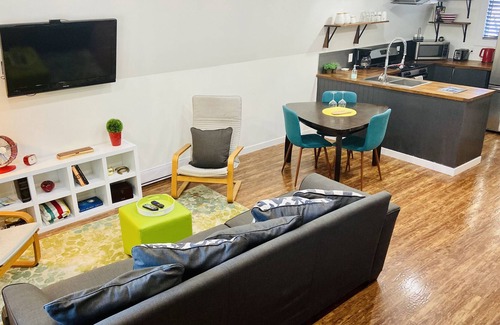 BX House | Private Middleton Mountain Chalet Bungalow. Pet Friendly W/amazing Views